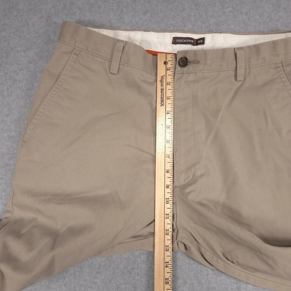 Dockers D3 Mens 34x30 Beige Khaki Flat Front Casual Chino Pants School